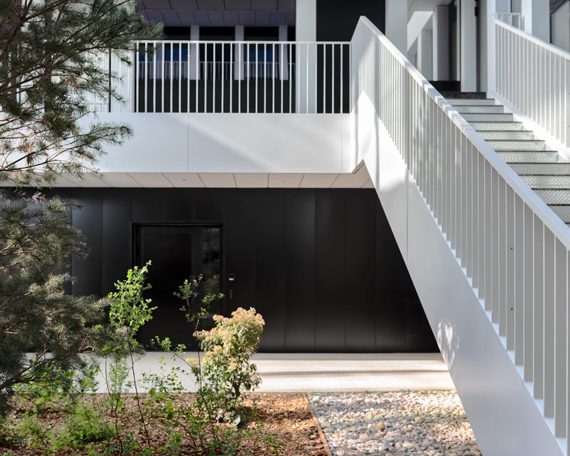 cour-inter-escalier